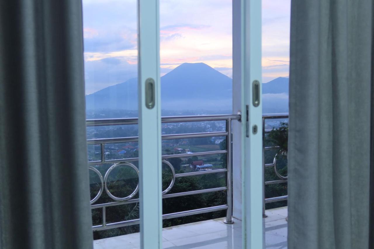 Narwastu Hills Hotel Tomohon Exterior photo